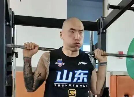 罗马诺：纽卡接近签下阿贾克斯18岁中场斯图尔，总价超2500万欧