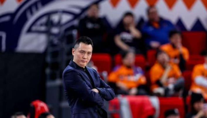 尼克斯夺冠湖人最尴尬：詹姆斯留队与否不重要，东契奇难超哈登